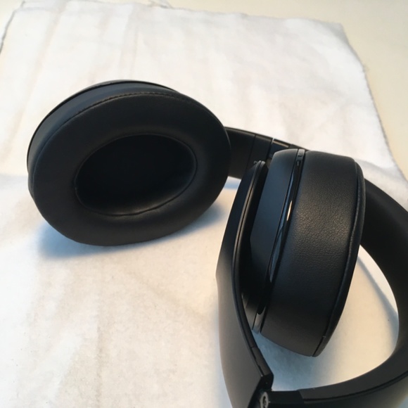 BEATS by DRE Wireless Studio2 Headphones Model B0501 Black - Picture 6 of 9